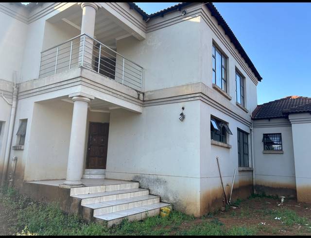 6 BEDROOM HOUSE FOR SALE IN SIBASA
